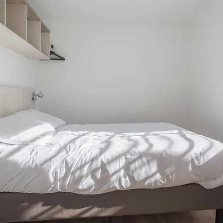아파트 Deluxe For 4 People With A Bedroom And Balcony *