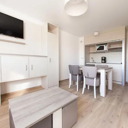 Deluxe For 4 People With A Bedroom And Balcony *